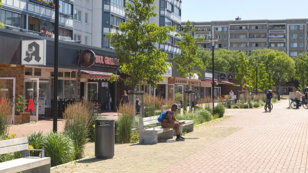 Green corridor Kosmosviertel by hochC Landscape Architecture