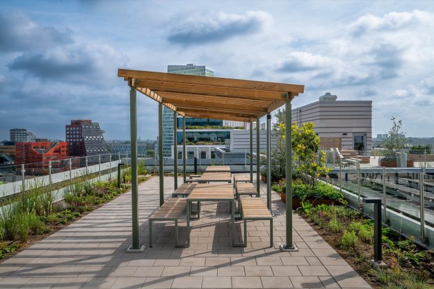 A Layered Landscape for Work and Pause