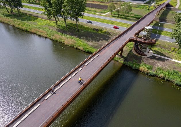 Bicycle bridge – Almere by wUrck